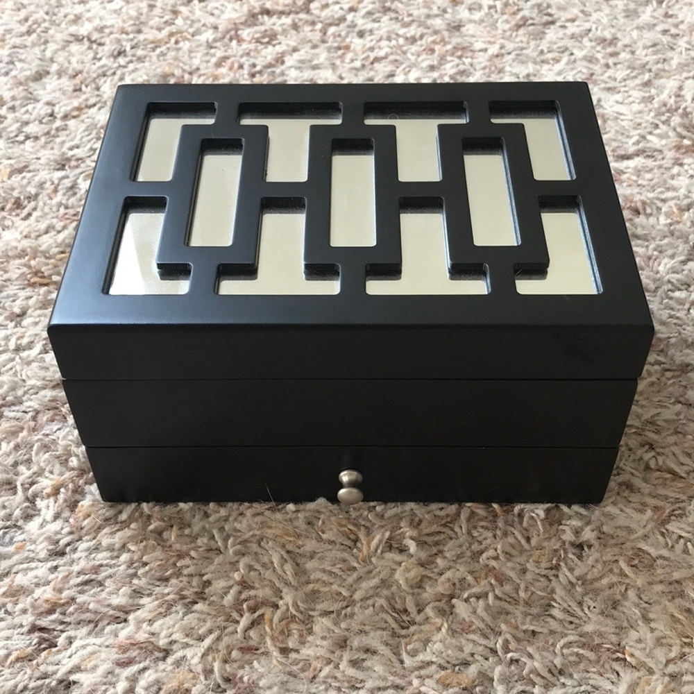 Black mirrored jewelry box
